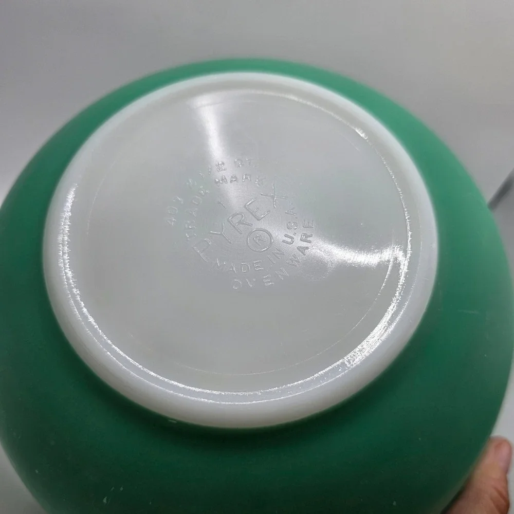 Vintage Pyrex 403 Green Mixing Bowl 2.5 Qt Opal Glass Made in USA MCM Ovenware